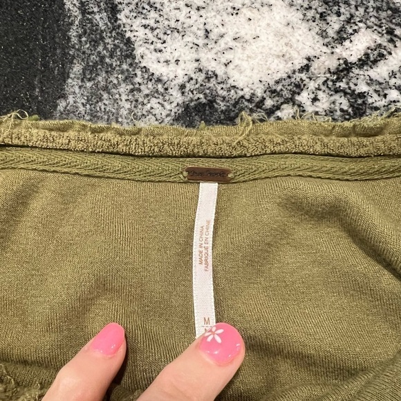 FREE PEOPLE Emma’s moss green oversized short henley with front ties - Picture 14 of 14